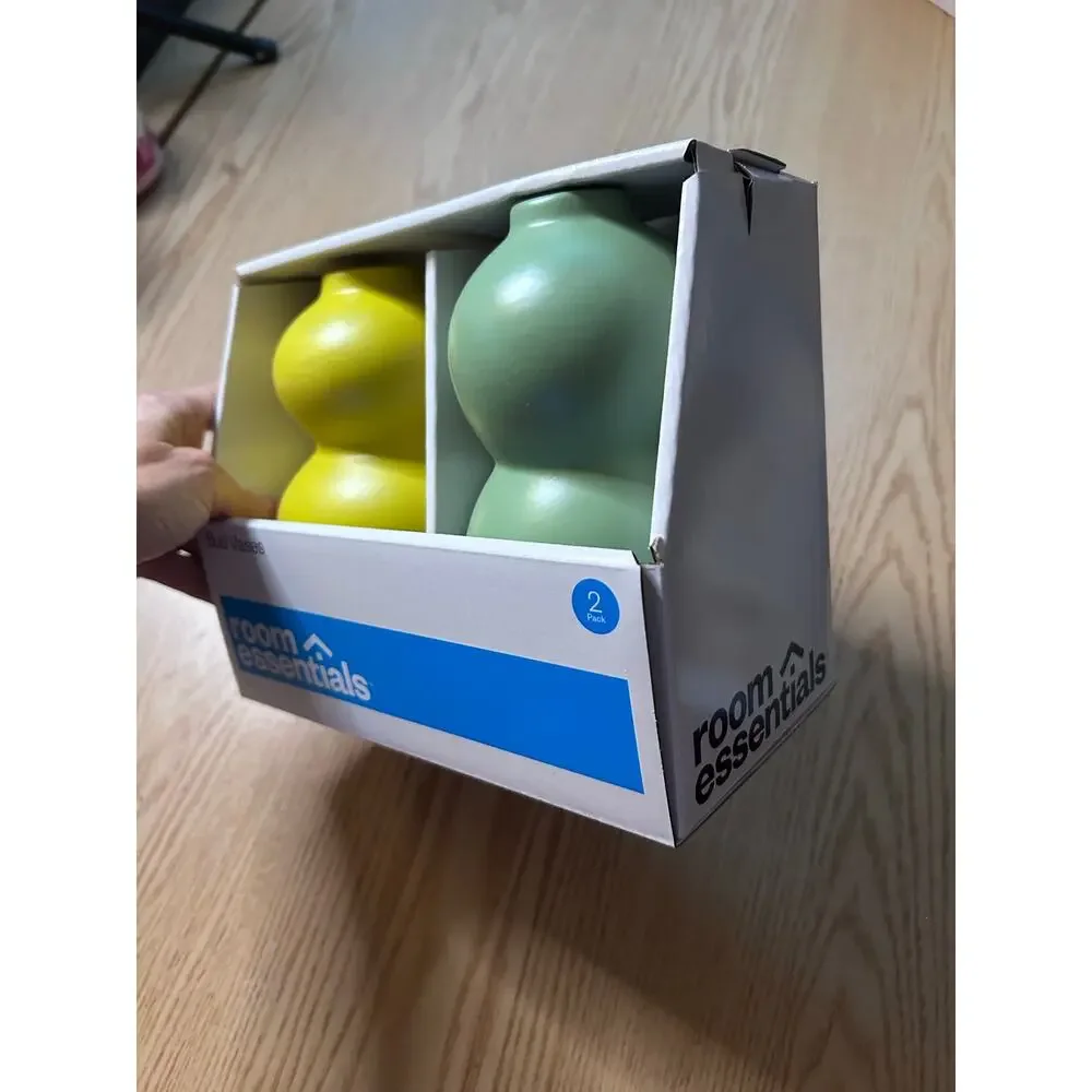 New Room Essentials 2pk Bud vases pale faded yellow and green size 5”x3.5”